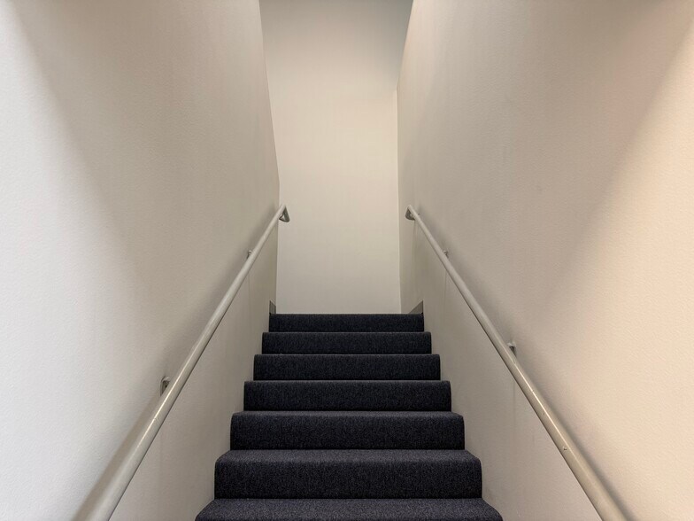 More Photos Of 709 E Cedar St, Ontario Warehouse For Lease