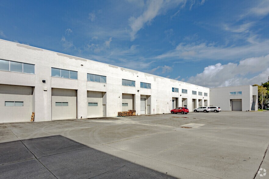 More Photos Of 3201 W Commercial Blvd, Fort Lauderdale Unknown For Lease