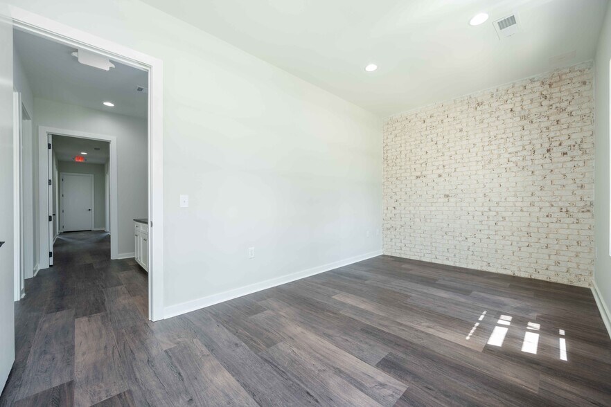 More Photos Of 1740 Grassland Pky, Alpharetta Unknown For Lease