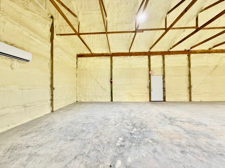 More Photos Of 1030 Moccasin ave, Tahlequah Flex For Lease