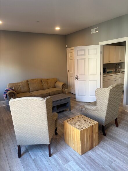 More Photos Of 321 Billingsly Ct, Franklin Office For Lease