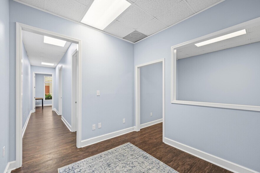 More Photos Of 913 Gulf Breeze Pky, Gulf Breeze Storefront Retail Office For Sale