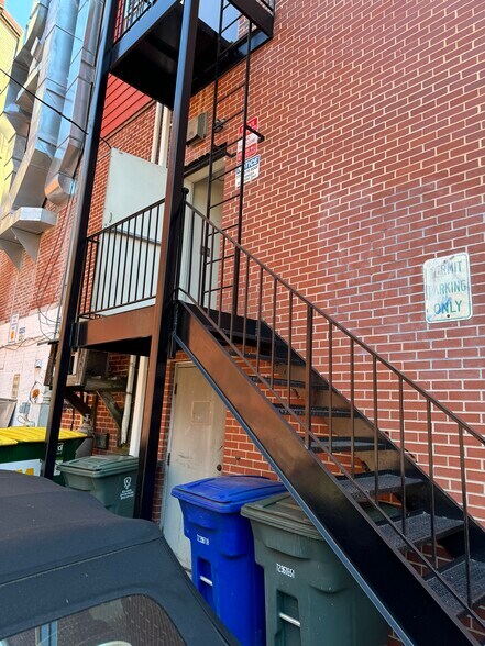 More Photos Of 1608 20th St NW, Washington Storefront Retail Office For Lease