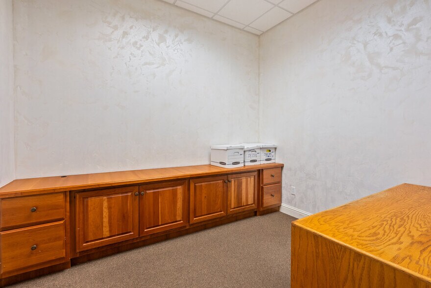 More Photos Of 829 San Benito St, Hollister Office For Sale