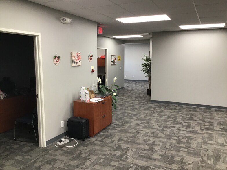 More Photos Of 3 Executive Ct, South Barrington Medical For Lease