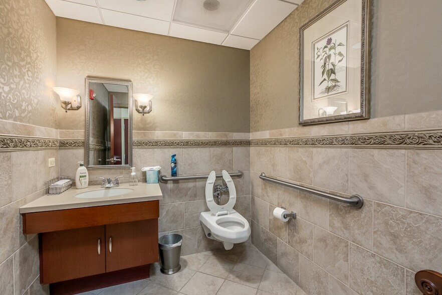 More Photos Of 2624 Patriot Blvd, Glenview Office For Sale