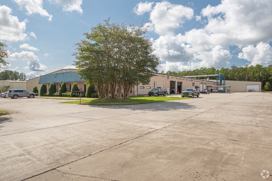 More Photos Of 1750 South Ln, Mandeville Distribution For Lease