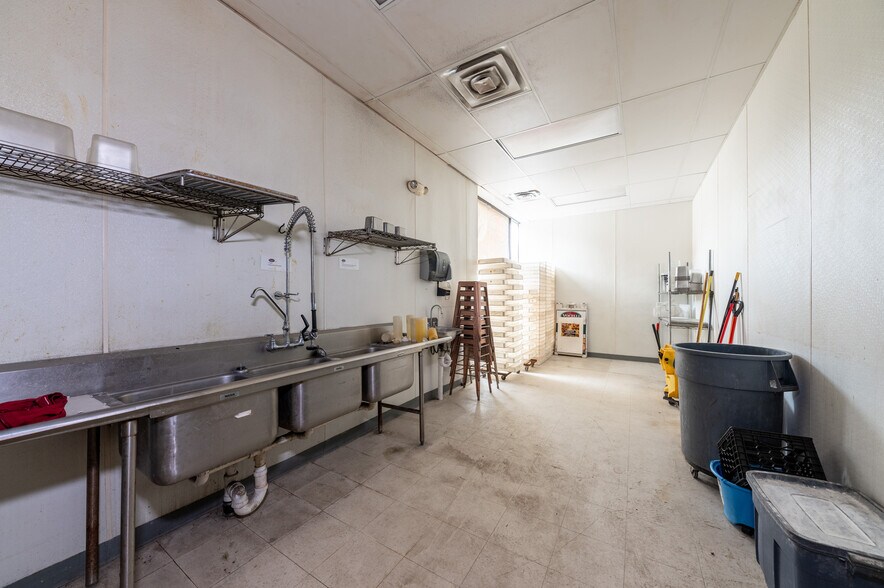 More Photos Of 1370 University Ave, Morgantown Storefront Retail Office For Sale