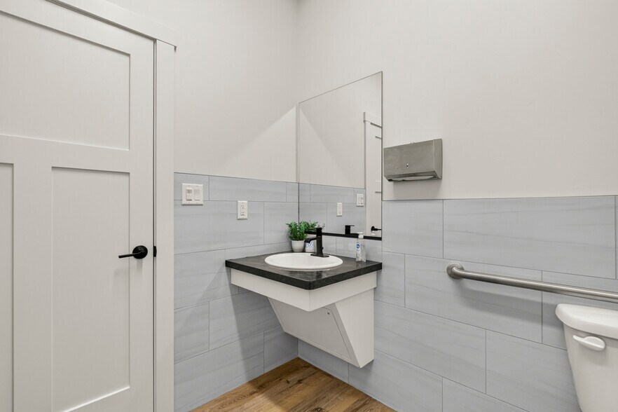 More Photos Of 688 Rigby Lake Dr, Rigby Healthcare For Sale