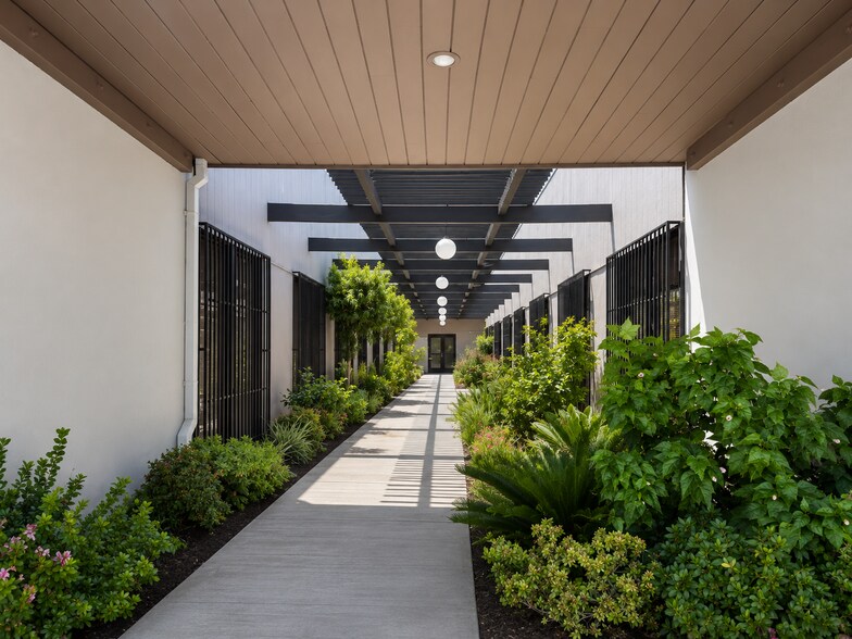 More Photos Of 9035 Eton Ave, Canoga Park Unknown For Lease