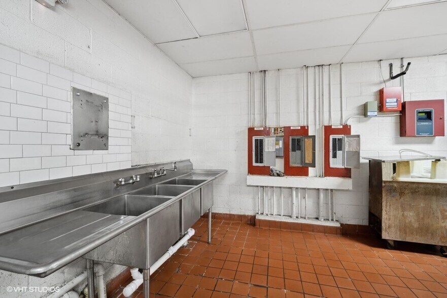 More Photos Of 1820 W Irving Park Rd, Schaumburg Fast Food For Sale