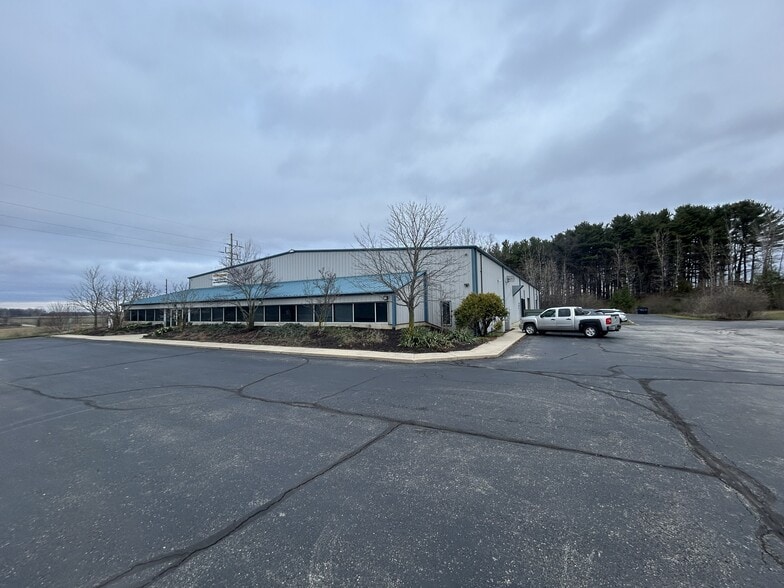 More Photos Of 3 Pequignot Dr, Pierceton Warehouse For Sale