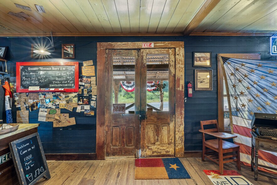 More Photos Of 12528 FM 109, Industry Bar For Sale