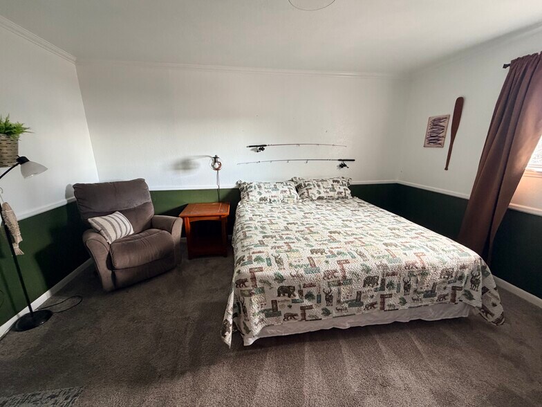 More Photos Of 2212 Okoboji Ave, Milford Apartments For Sale