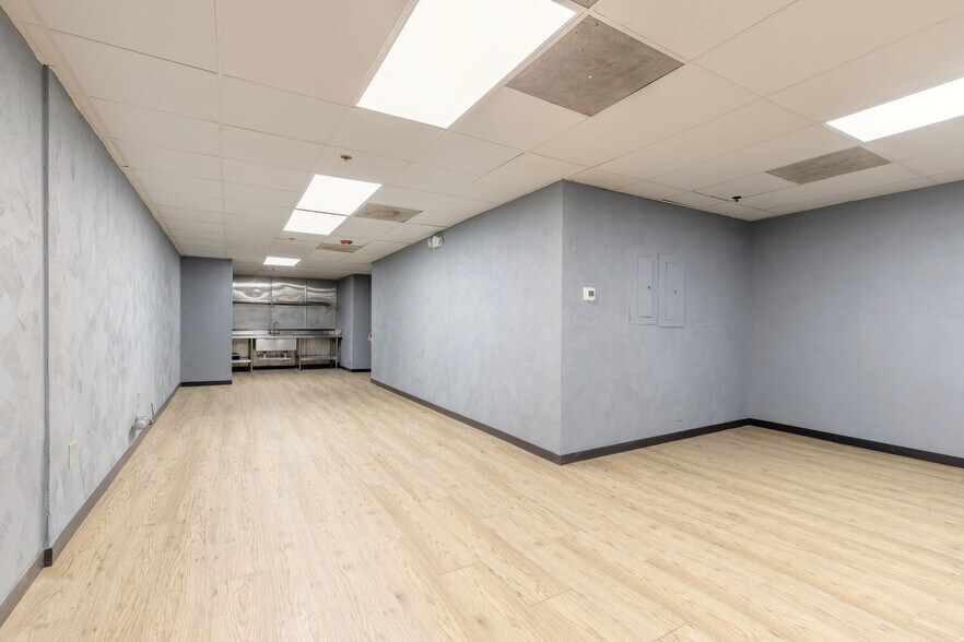 More Photos Of 230 S Beach St, Daytona Beach Storefront For Lease