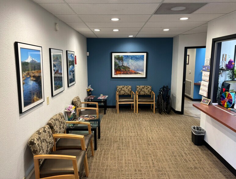 More Photos Of 862 SE Oak St, Hillsboro Medical For Sale