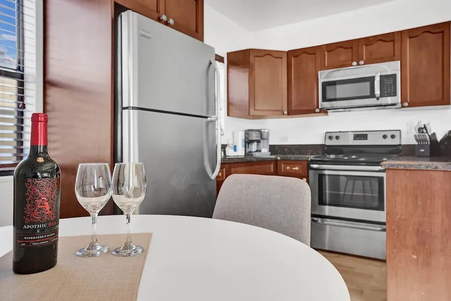 More Photos Of 333 Walnut St, Hollywood Hotel For Sale