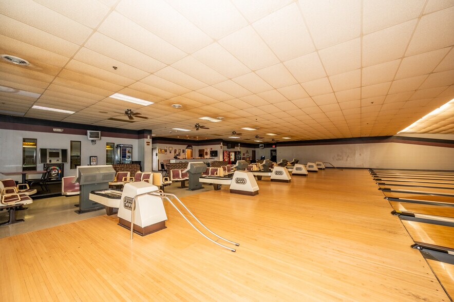 More Photos Of 1849 Gardner Ln NW, Corydon Sports And Entertainment For Sale