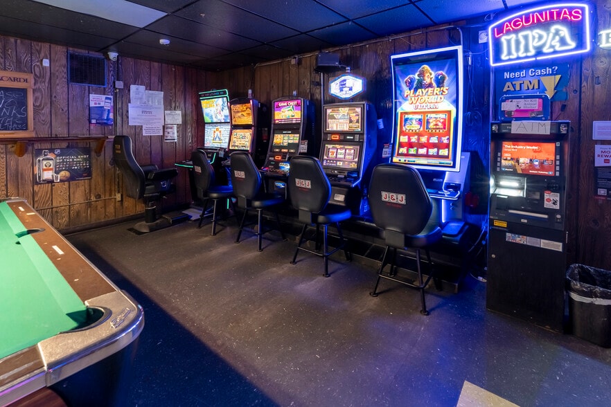 More Photos Of 101 W Monroe St, Carbondale General Retail For Sale