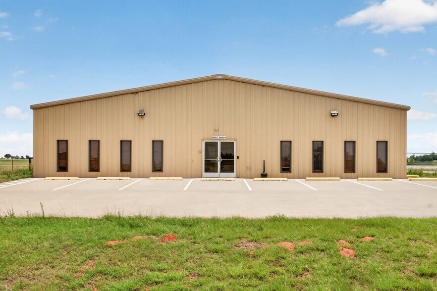 More Photos Of 906 S Eastern Ave, Elk City Warehouse For Sale