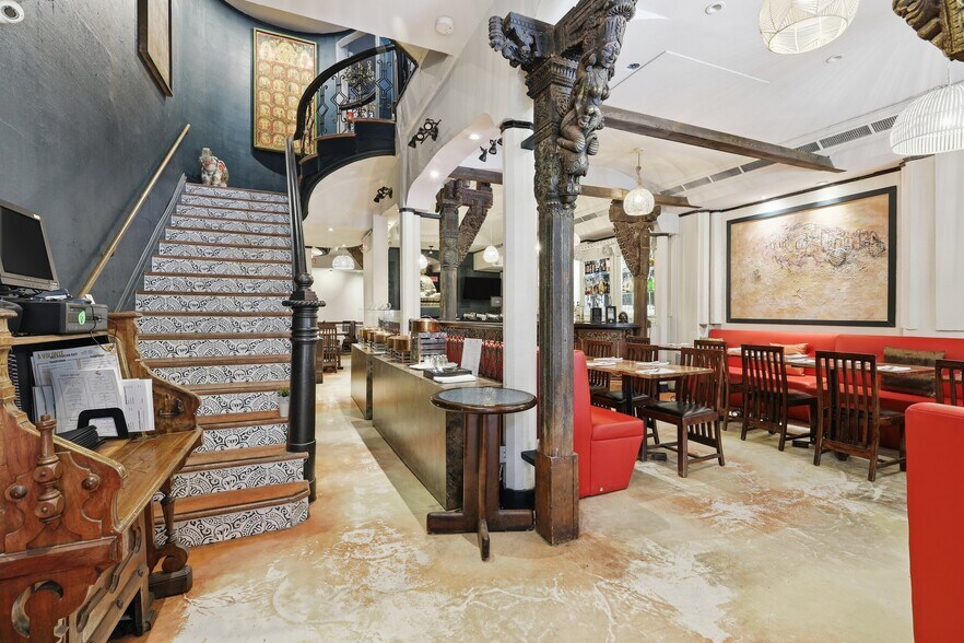More Photos Of 1450 Rue Crescent, Montréal Restaurant For Lease