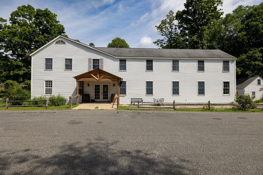 More Photos Of 139 S Main St, Sheffield Freestanding For Sale