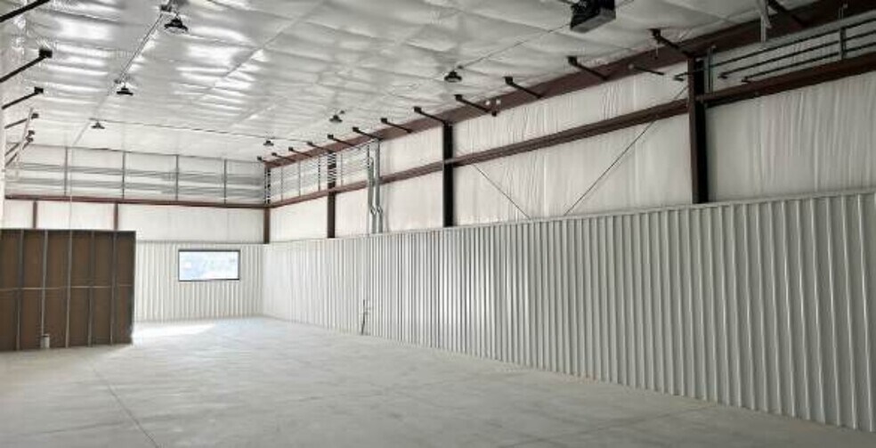 More Photos Of 3729 N Ridgewood St, Wichita Warehouse For Lease
