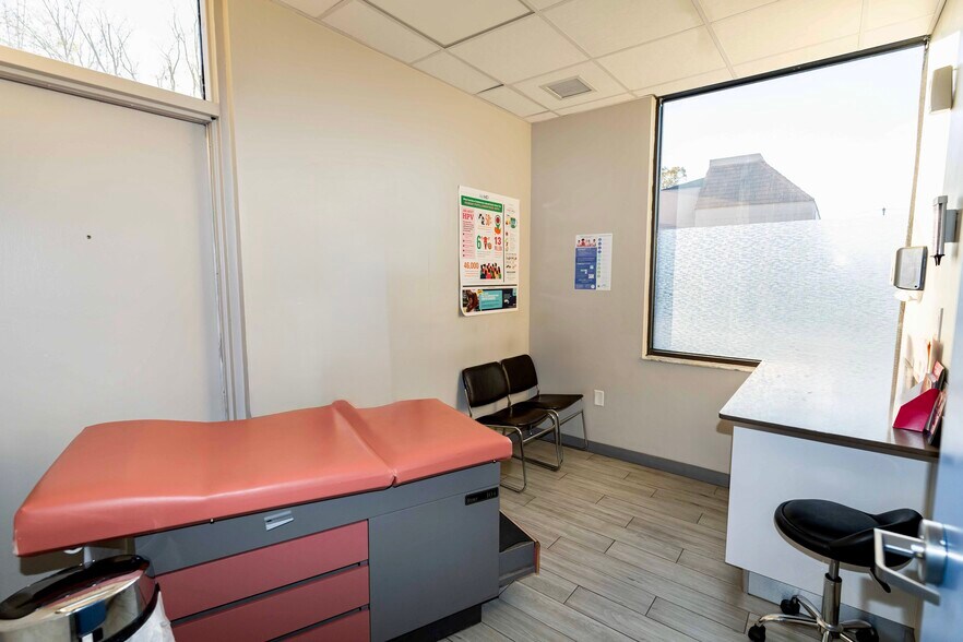 More Photos Of 4804 Edgewater Dr, Orlando Medical For Sale