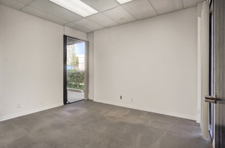 More Photos Of 11990 Hertz St, Moorpark Warehouse For Sale