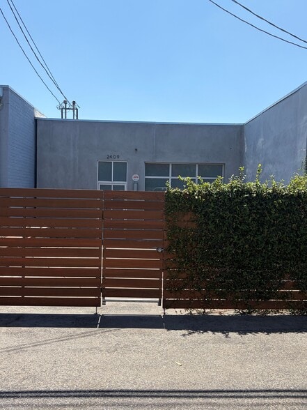 More Photos Of 2409 W Empire Ave, Burbank Loft Creative Space For Lease