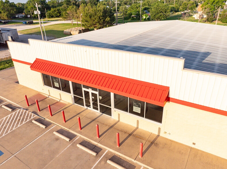 More Photos Of 1106 Conrad Hilton Blvd, Cisco Freestanding For Sale