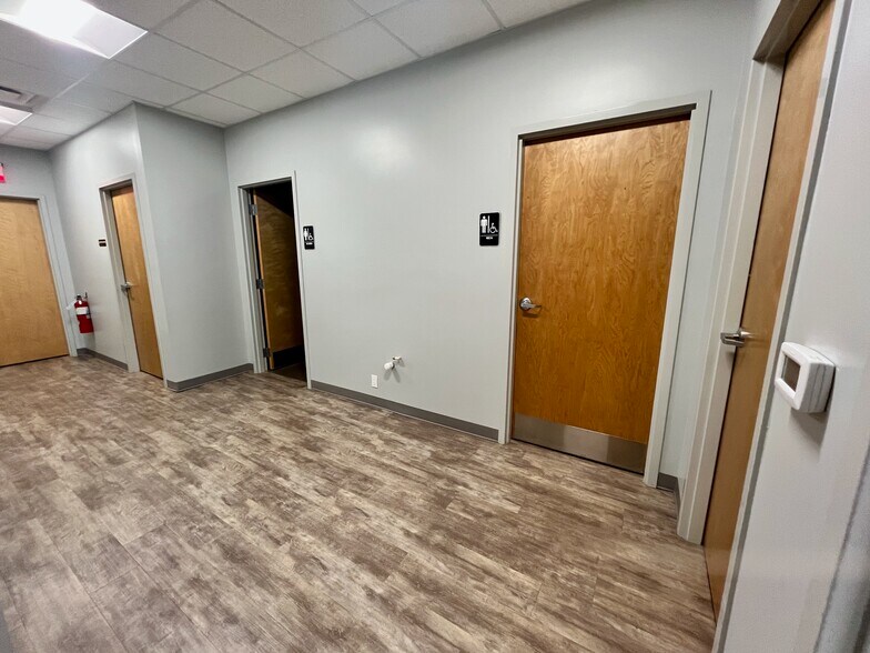 More Photos Of 259 S Broad St, Mooresville Office For Lease