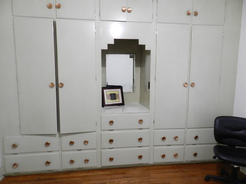 More Photos Of 104 Challis St, Salmon Warehouse For Sale