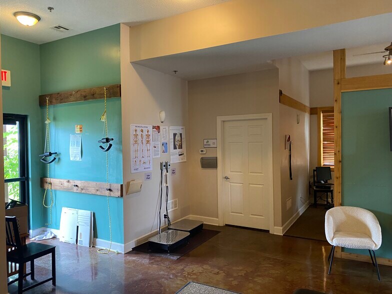 More Photos Of 350 SW Greenwich Dr, Lee's Summit Storefront Retail Office For Sale