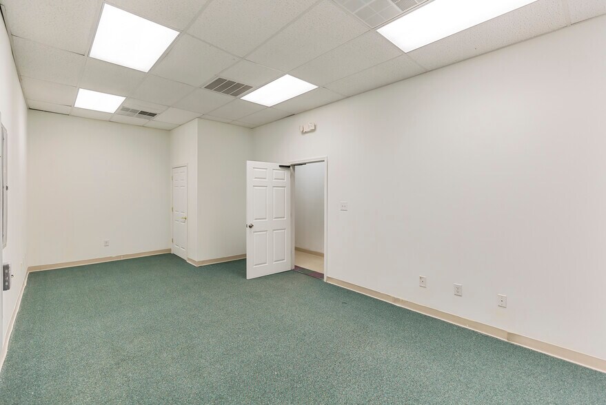 More Photos Of 516 Pearman Dairy Rd, Anderson Freestanding For Sale