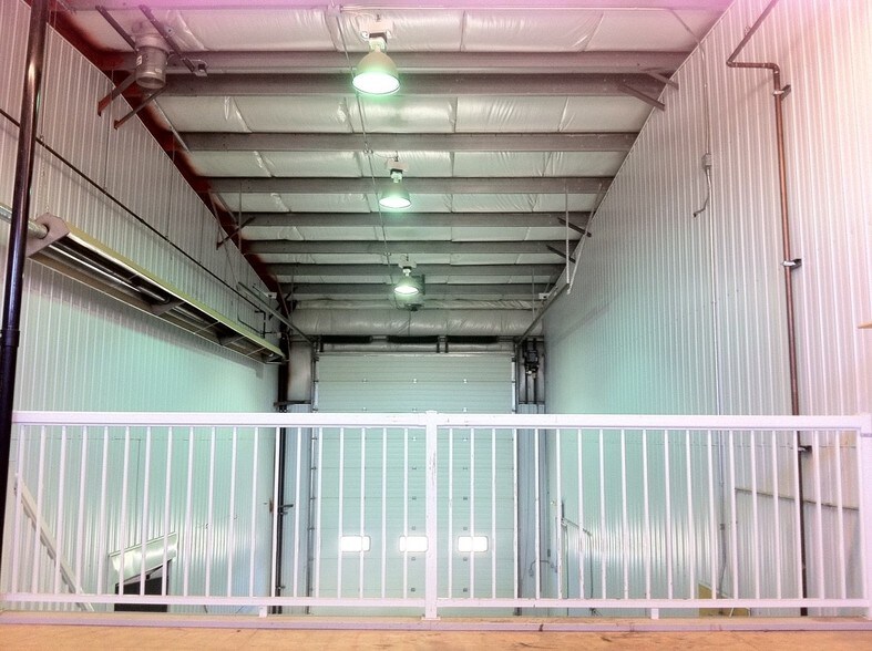 More Photos Of 560 Premier Rd, Drumheller Warehouse For Lease