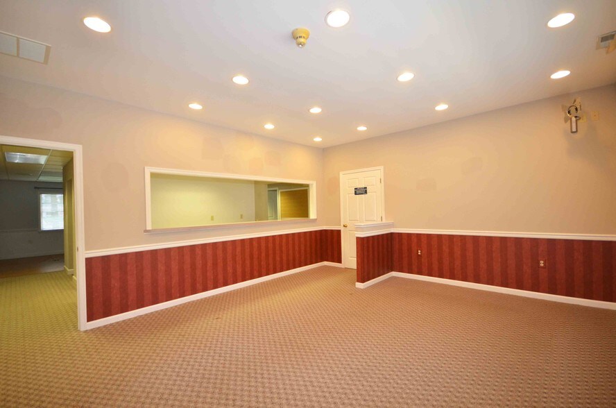 More Photos Of 556 Cynwood Dr, Easton Medical For Lease