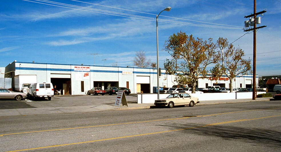 More Photos Of 21717-21723 Plummer St, Chatsworth Warehouse For Lease