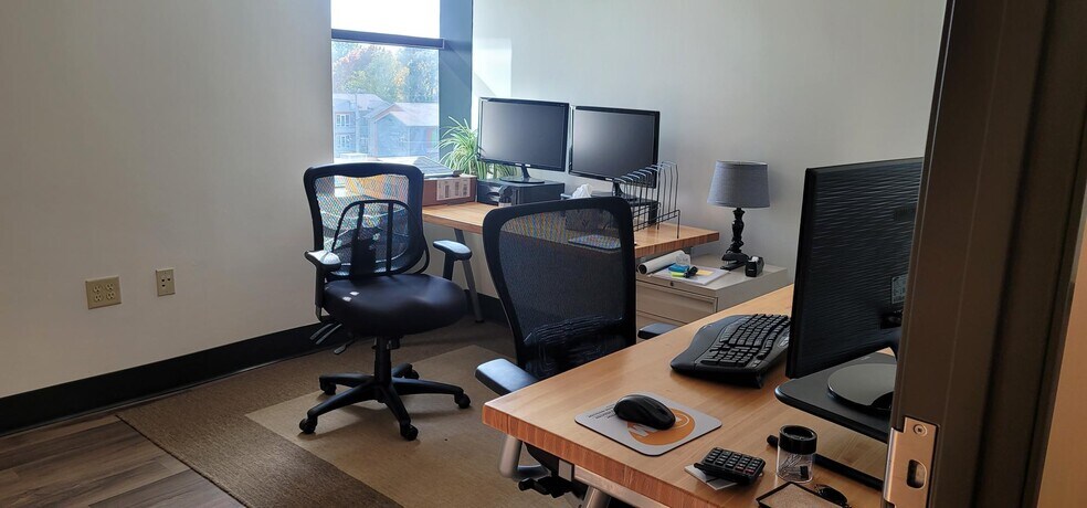 More Photos Of 1911 S National Ave, Springfield Medical For Lease
