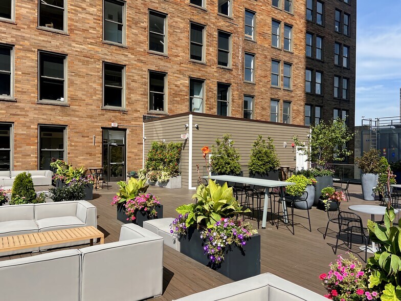 More Photos Of 16-20 E Broad St, Columbus Coworking Space