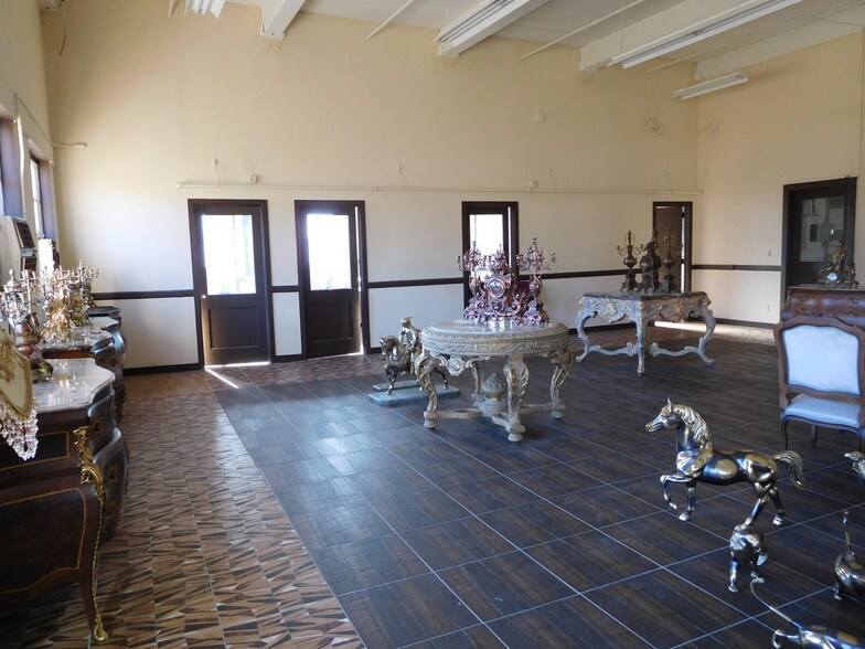 More Photos Of 95 Granby St, Bloomfield Manufacturing For Lease