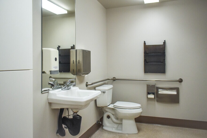 More Photos Of 1110 N Center Pky, Kennewick Office For Lease