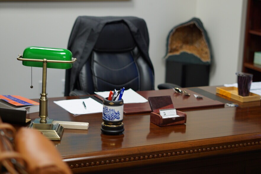 More Photos Of 6935 Brittmoore Rd, Houston Warehouse For Lease