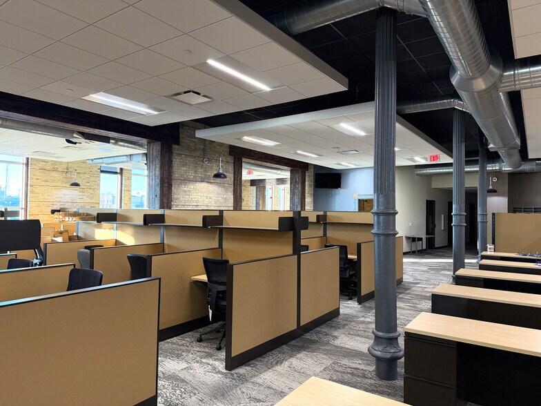 More Photos Of 2 N 8th St, Manitowoc Medical For Lease