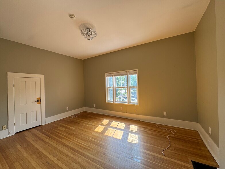 More Photos Of 33 Public Sq, Brecksville Office For Lease