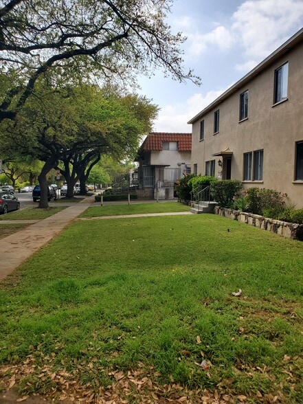 More Photos Of 327 Riverdale Dr, Glendale Apartments For Sale