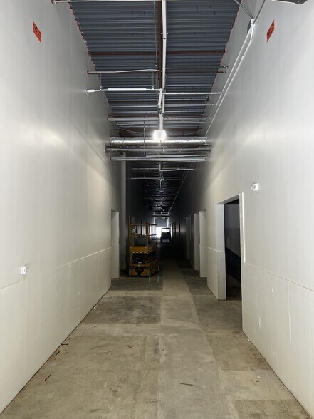 More Photos Of 5031 Commerce Park Cir, Pensacola Warehouse For Lease
