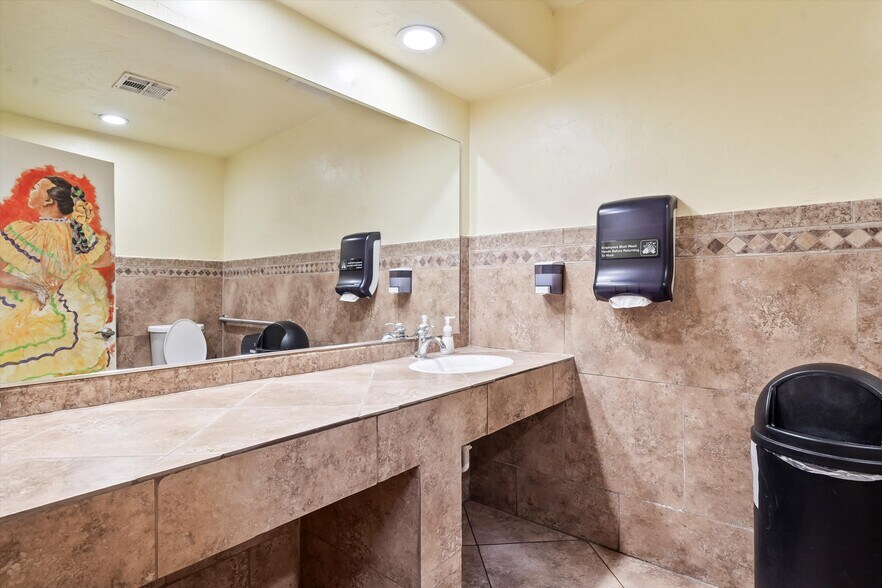 More Photos Of 706 N Old Hwy 77, Mammoth Restaurant For Sale