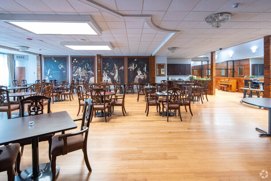 More Photos Of 700 Sheridan Rd, Highwood Congregate Senior Housing For Sale