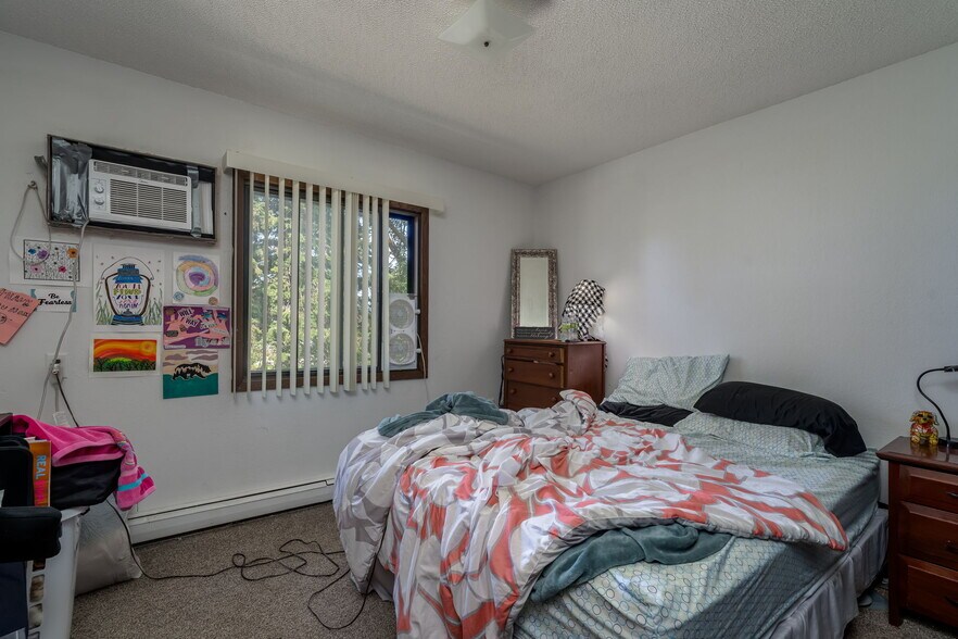 More Photos Of 3200 S Maple Ave, Slayton Apartments For Sale